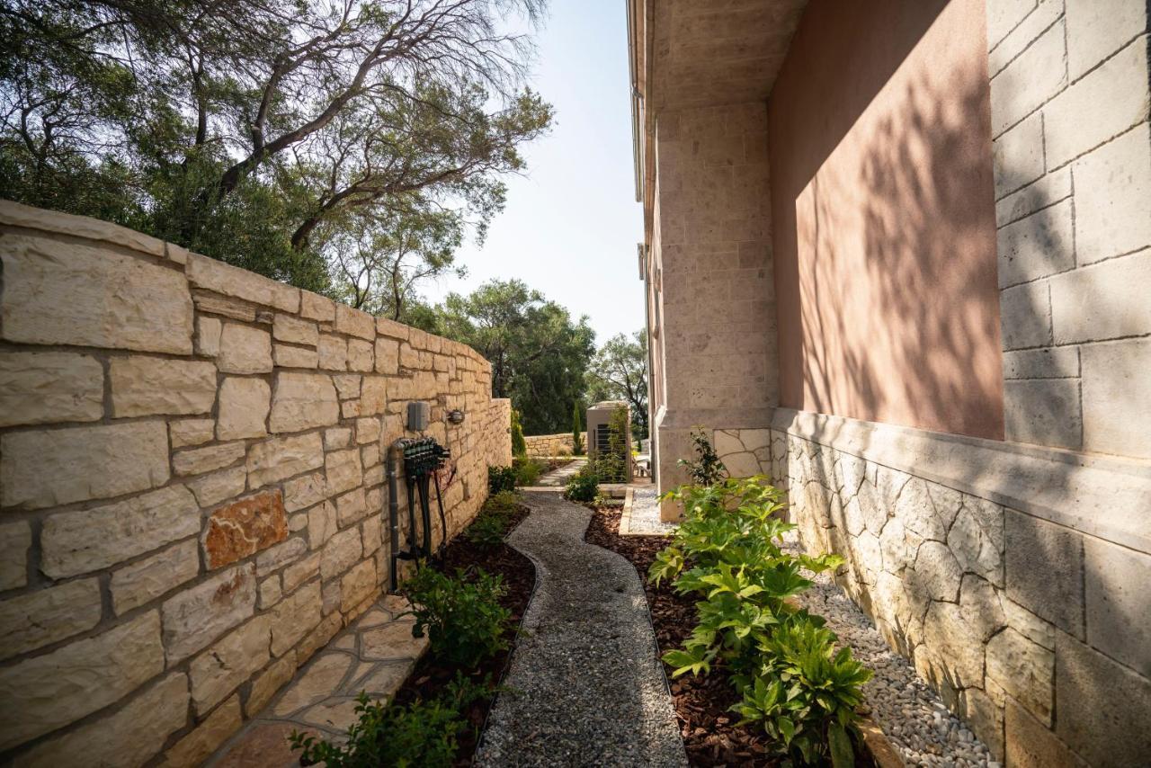 Elysium Living Parga Aparthotel Exterior photo